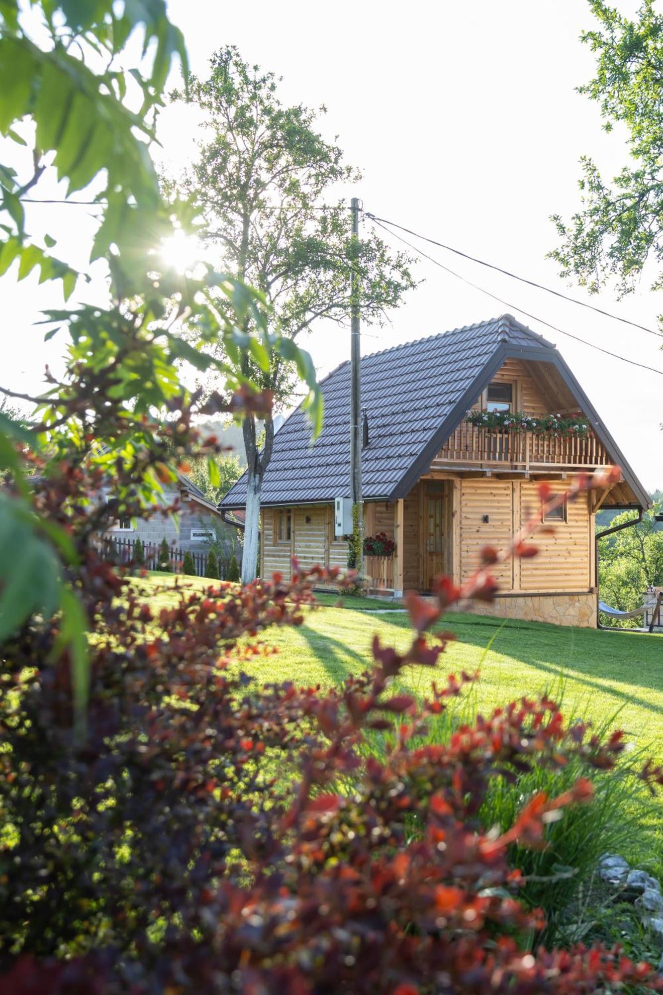 Brvnara Oganj Ferienhaus *